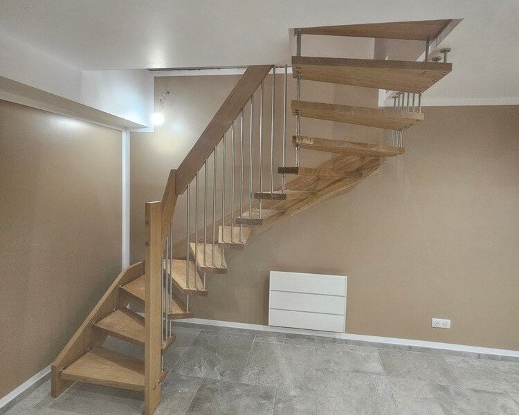 escalier-suspendu-en-chene